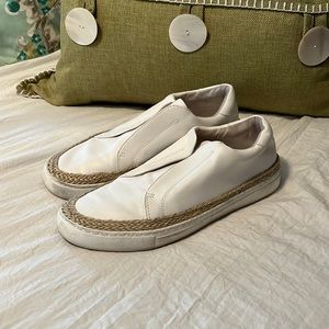 Steve Madden women’s size 8 white leather tennis shoes with jute trim